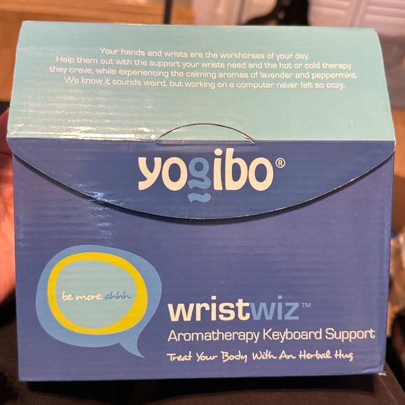 Yogibo Wrist Wiz Aromatherapy Keyboard Support - Picture 1 of 5